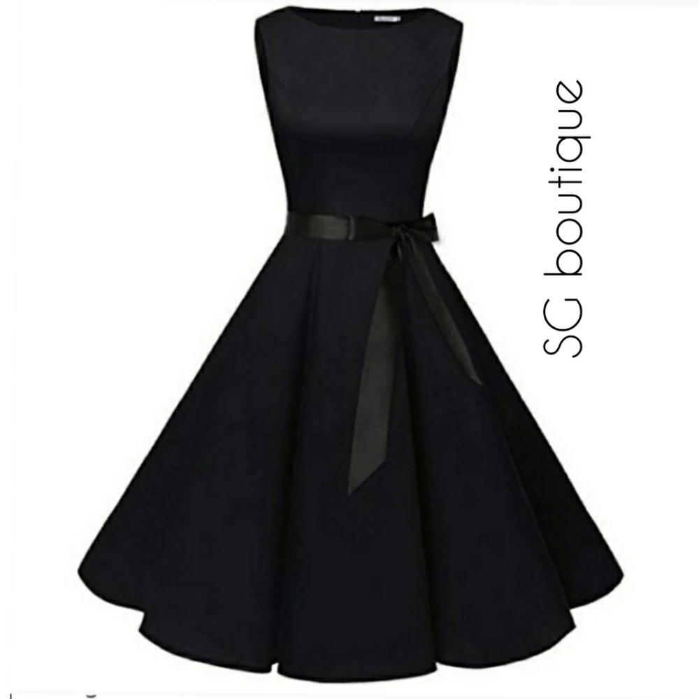 🆕⭐Mod Black Audrey Hepburn style dress⭐